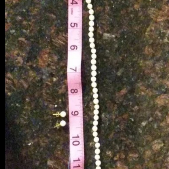 Vintage natural pearl necklace & earrings set - Picture 6 of 8